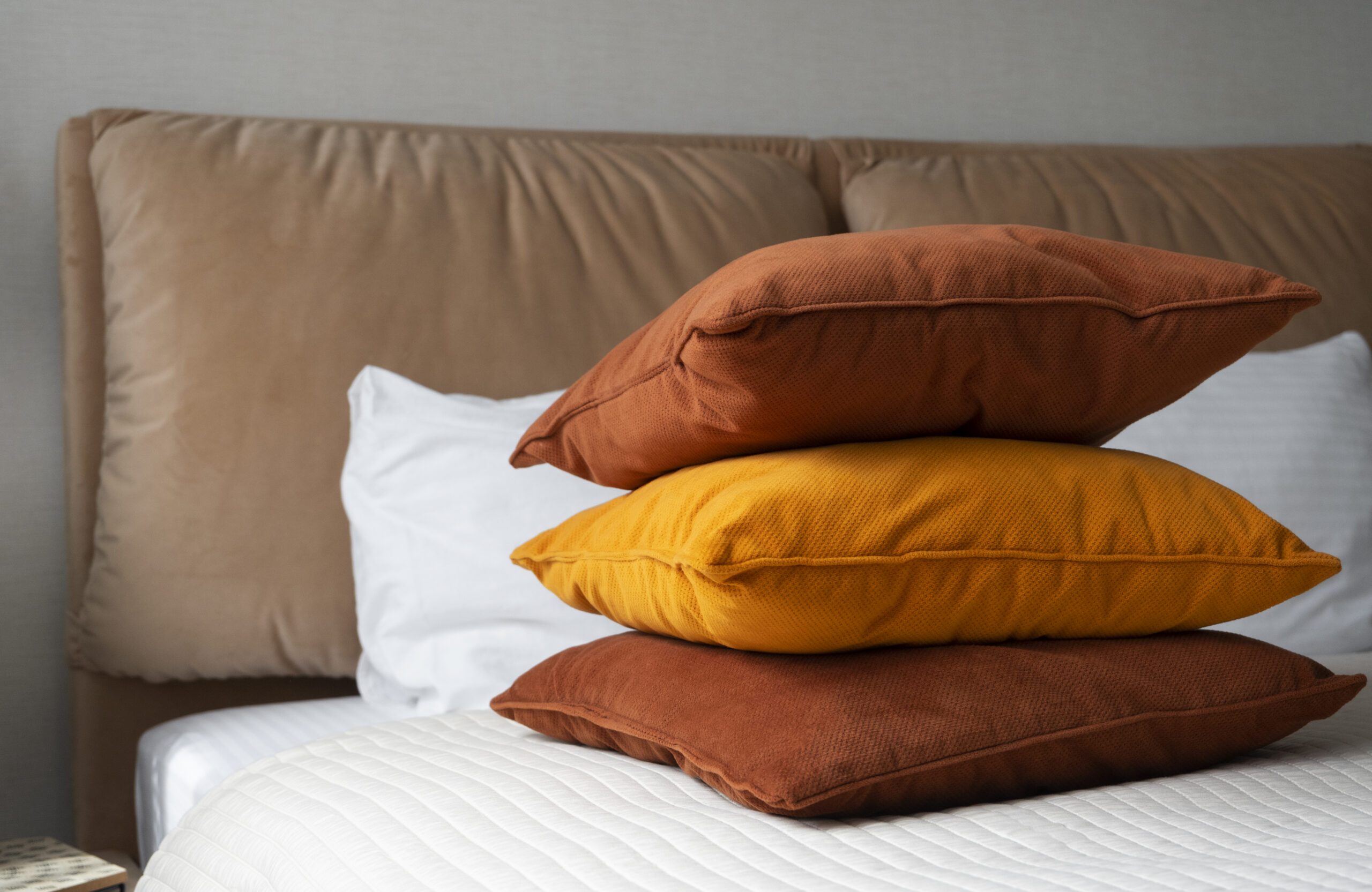 bedroom-view-with-bed-arrangement-decor